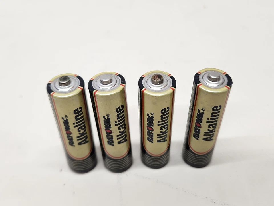 Lote de (4) Pilas Alcalinas Rayovac Tamaño AA De Colección Propósitos de Pantalla Solo Muertas Foto 4 de 4