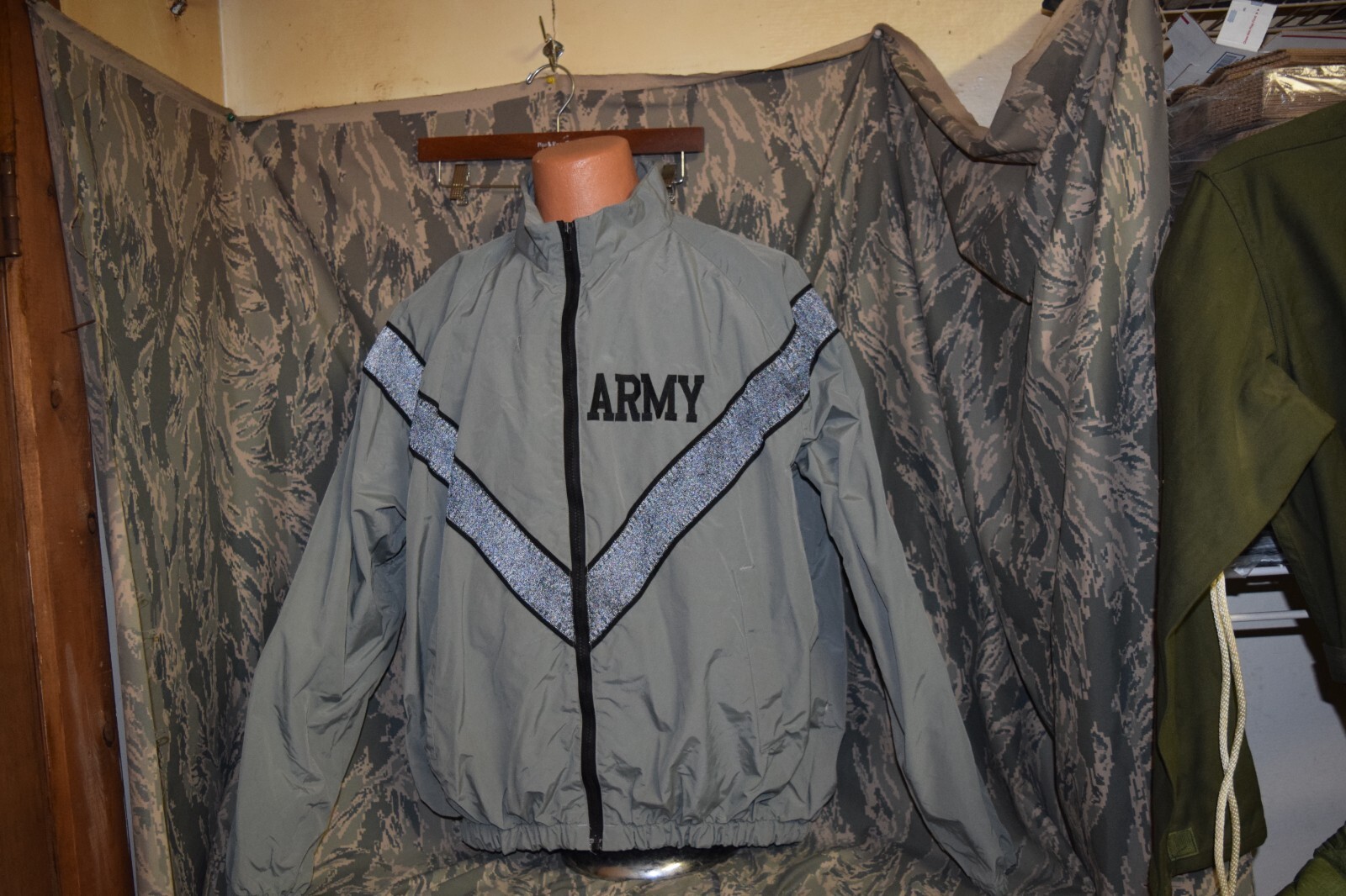 *ipfu army jacket medium - image 1