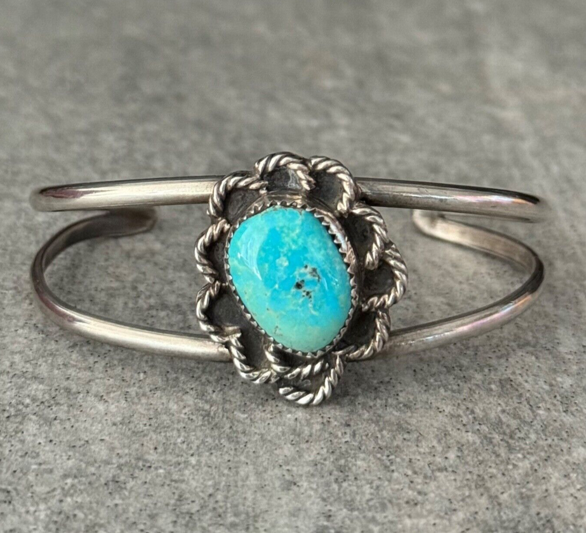 Impressive Vintage Native American Navajo Morenci Turquoise Sterling Silver Ring Impressive Vintage Native American Navajo Morenci Turquoise Sterling Silver Ring