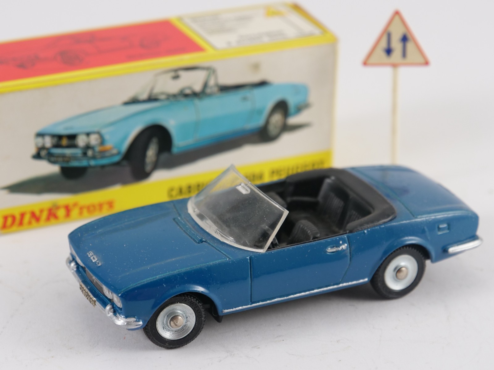 Dinky Toys 1423 - PEUGEOT 504 Cabriolet Vert foncé métal 1:43, Atlas - Collection