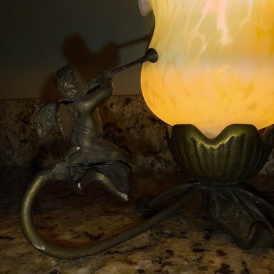 Tiffany Style Glass Tulip Cherub with Horn Table Lamp Vintage