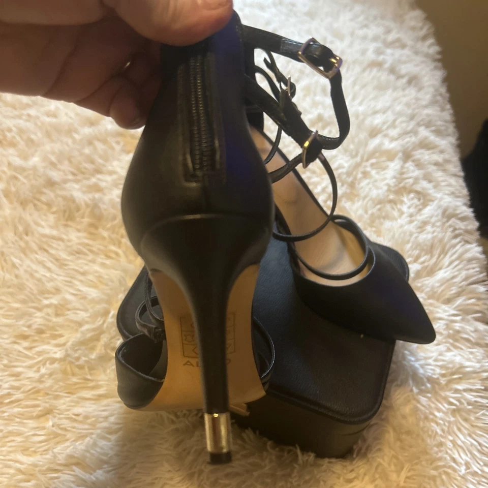 Impresionantes zapatos de salón Aldo negros perdidos con cremallera trasera Foto 3 de 4