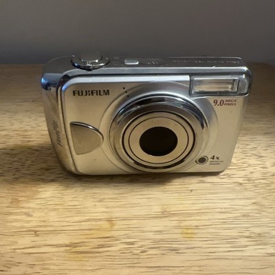 Fujifilm FinePix A Series A920 Digital Camera - Silver Tested 9.0 Mega Pix