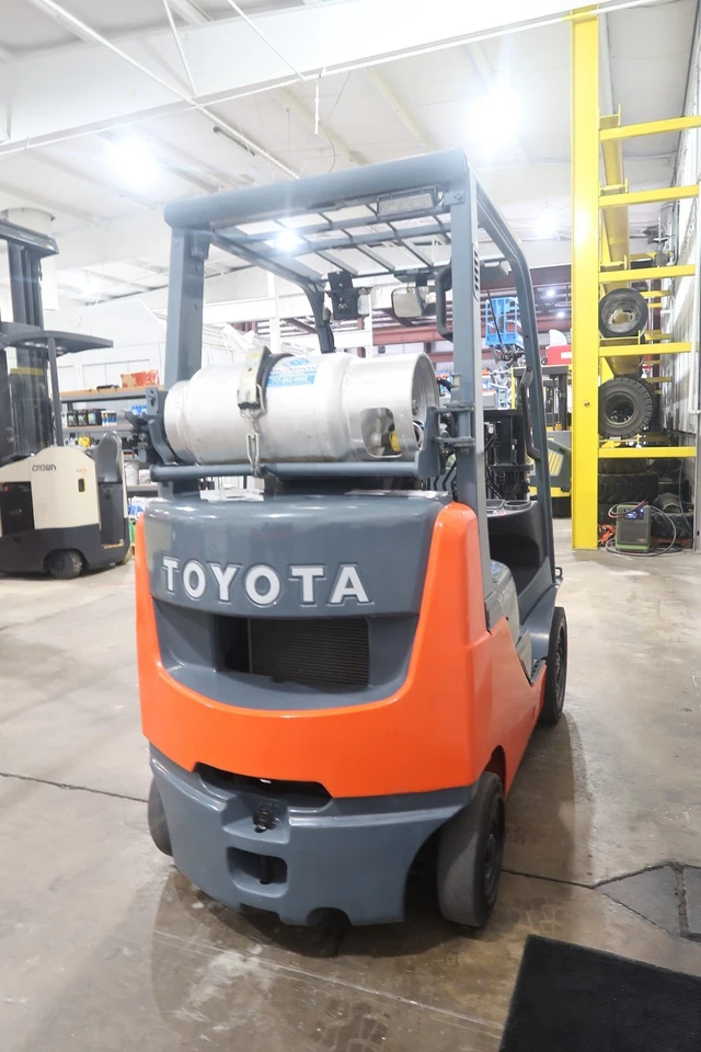 Toyota Forklift, 8FGCU20, 4,000 Cushion, LP Gas, 80" Two Stage, S/S Low Hours - Image 4 of 4