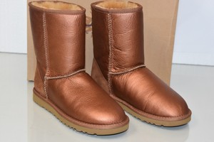 classic short metallic uggs