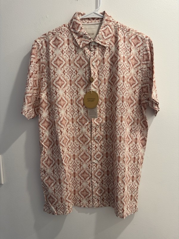 Common People Men’s Short Sleeve Bottom Down Shirt Coral Print