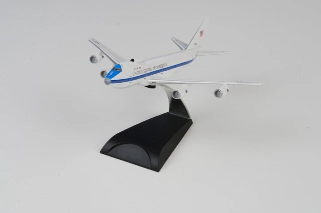 Dragon Models 1/400 E-4B #75-0125 USAF 55th W, 1st ACCS - Image 2 of 2