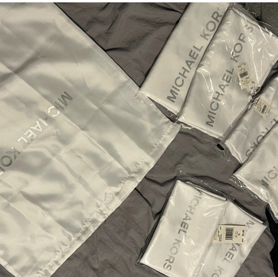 Bolso antipolvo Michael Kors talla mediana cordón nuevo con etiquetas - ¡Protege tus carteras! Foto 2 de 2