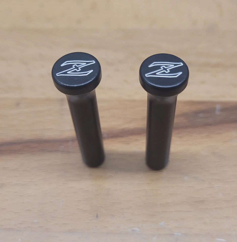 Juego de 2 perillas de tracción de bloqueo con logotipo Datsun Z BLEM Billet 70-78 240Z 260Z 280Z S30 negro Foto 2 de 3