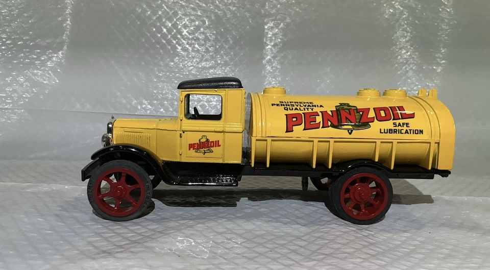 Ertl Pennzoil 1931 Hawkeye Tanker Bank 1/34 Scale Diecast - Image 3 of 4