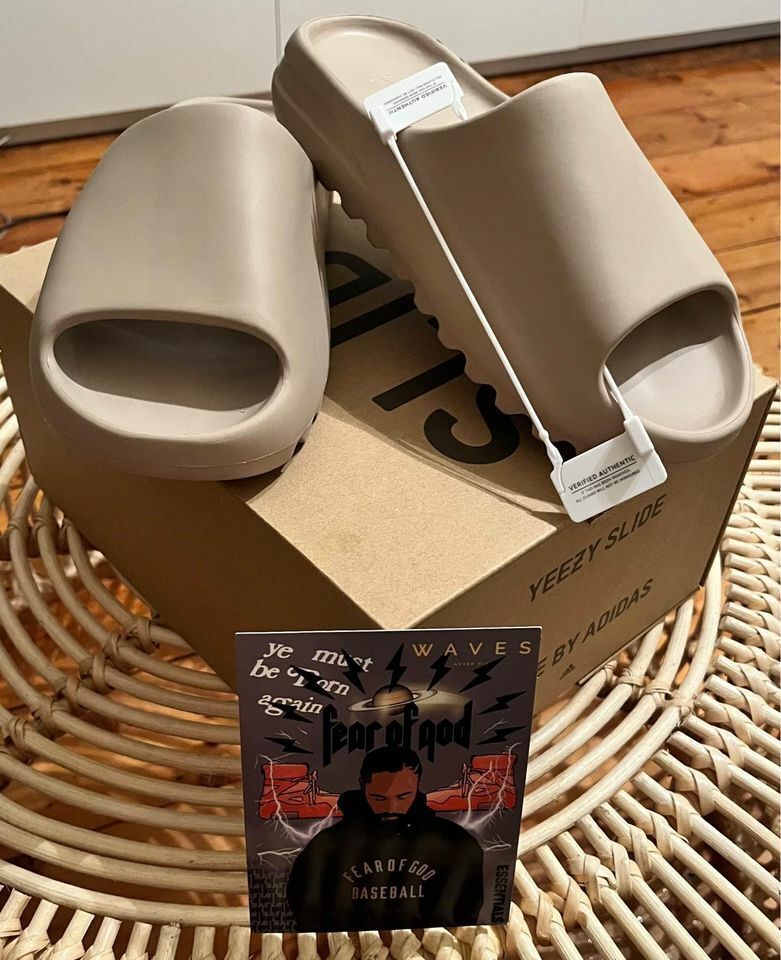 YEEZY SLIDE - First Release - US10 - GZ5554 | eBay YEEZY SLIDE - First Release - US10 - GZ5554 | eBay