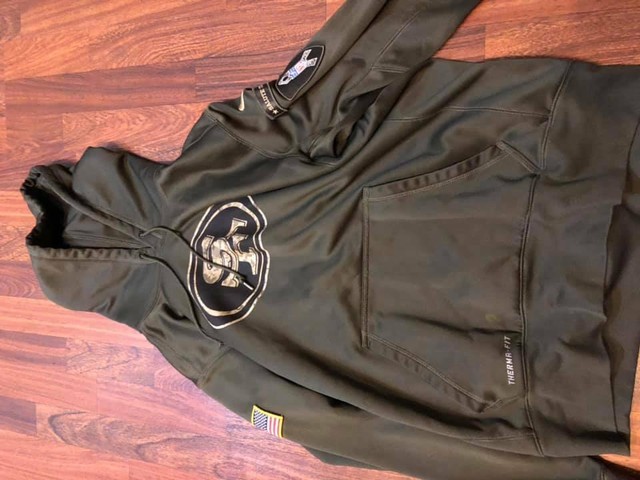 men's san francisco 49ers nike tan 2019 salute to service sideline therma pullover hoodie