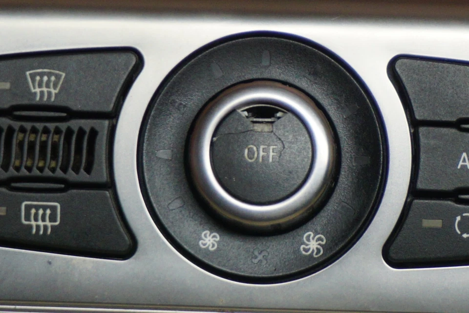 PLATA 2006-2007 BMW 650I E63 CUPÉ TABLERO AIRE ACONDICIONADO INTERRUPTOR DE CONTROL DE CLIMA CON BISEL OEM Foto 3 de 4