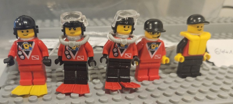 LEGO MINIFIGURE- Vintage Divers Crew 6441 Scuba Diver Lot111