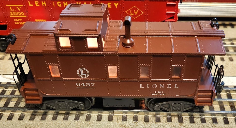 Lionel 6457 CABOOSE IN GOOD ORIGINAL CONDITION! IN OB, IT LIGHTS UP WELL! - Image 2 of 4