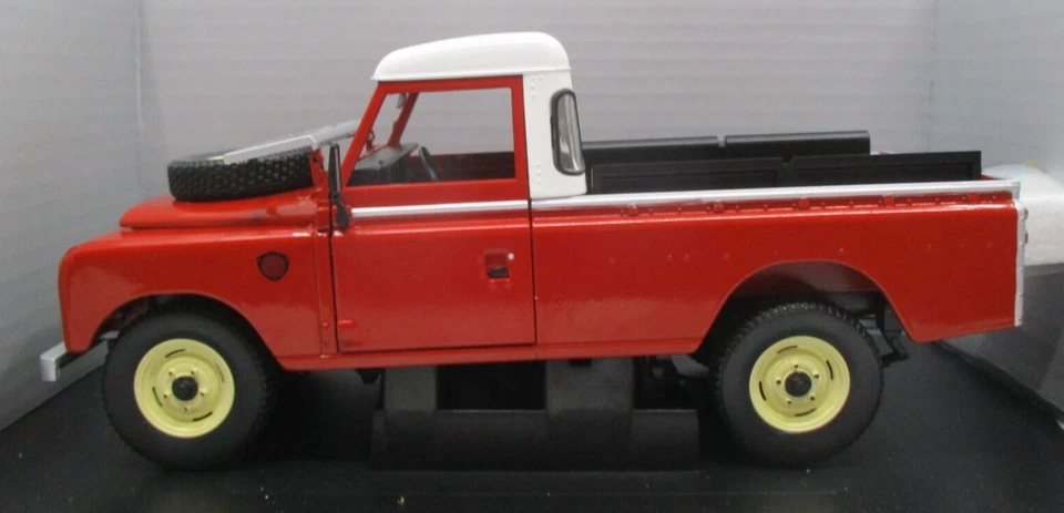 TA1078 UH EAGLE COLLECTIBLES 1/18 LAND ROVER SERIE III 109 PICK UP 1999 4405 - Photo 2/4
