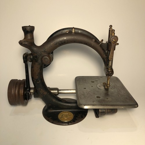 ANTIQUE 1880 GIBBS & WILLCOX SEWING MACHINE AS IS (FOR PARTS) - Picture 9 of 22