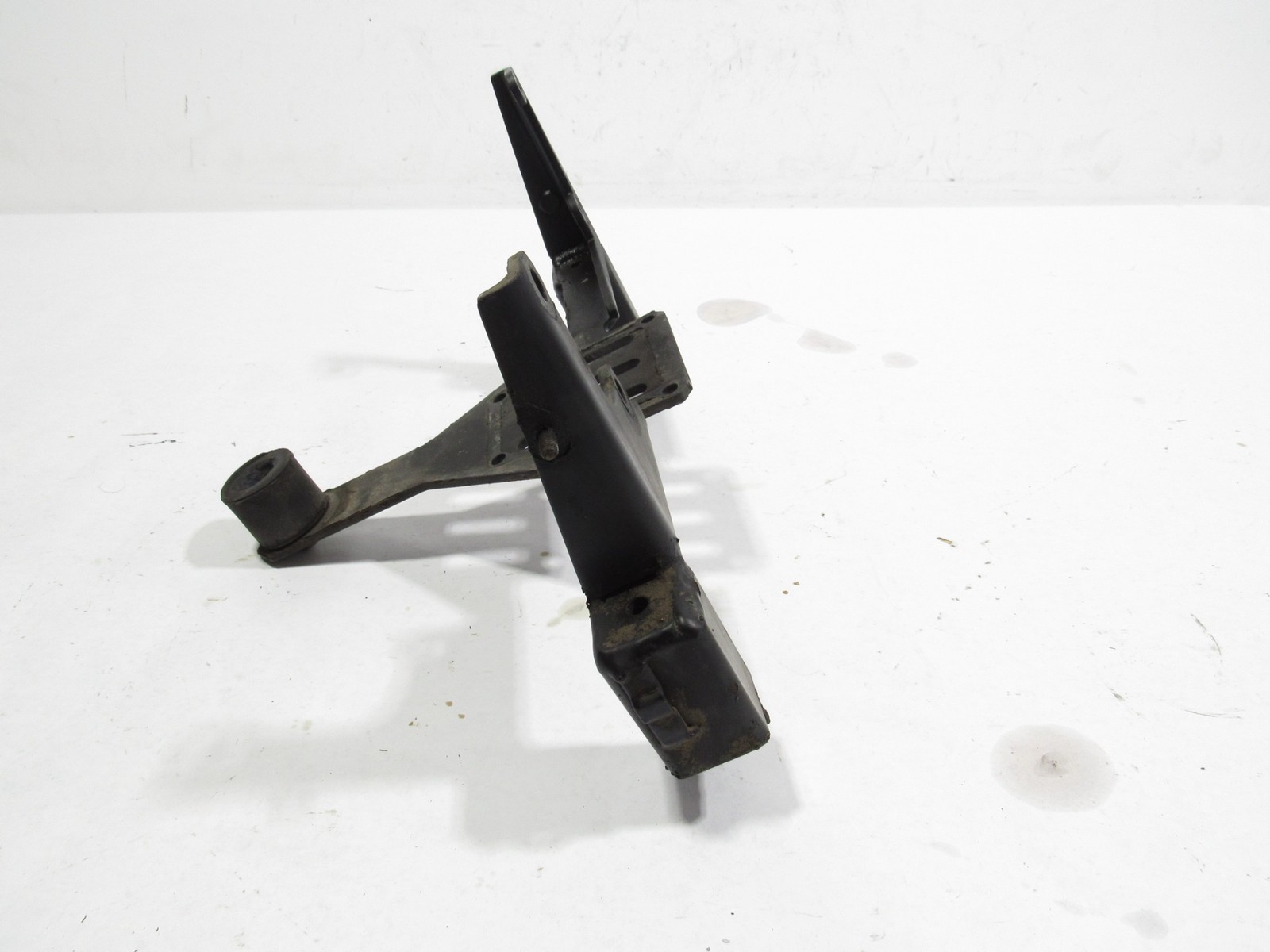 02-06 Maserati Coupe GT 2004 Front Exhaust Support Mount Bracket ;