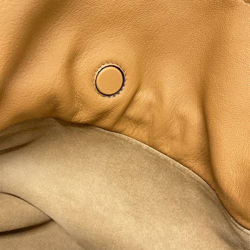 Pochette media pochette Loewe Flamenco marrone chiaro nappa vitello - Foto 15 di 15
