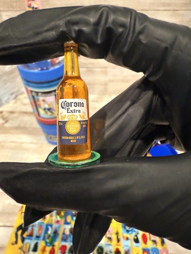 40 Bottle Bingo Chips With Magnetic Wand 40 Fichas Botella Con Pala Magnetica - Picture 6 of 7