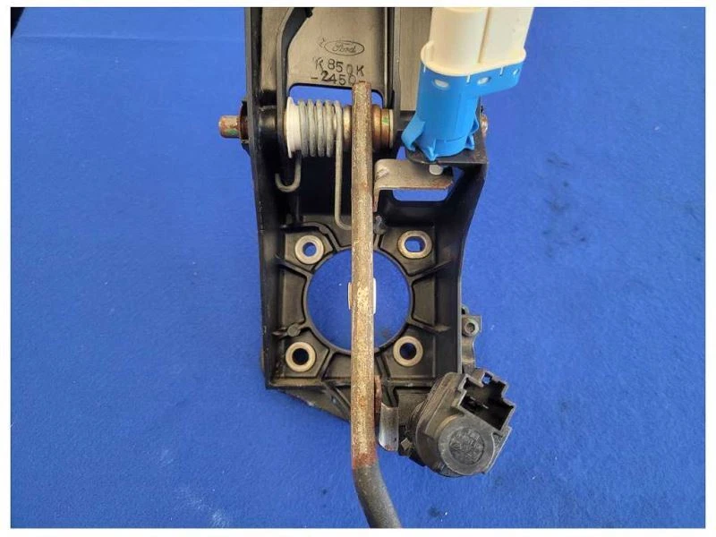 Ford Mustang GT 2006 4,6 L convertible pedal de freno jaula caja 2542 Foto 4 de 4