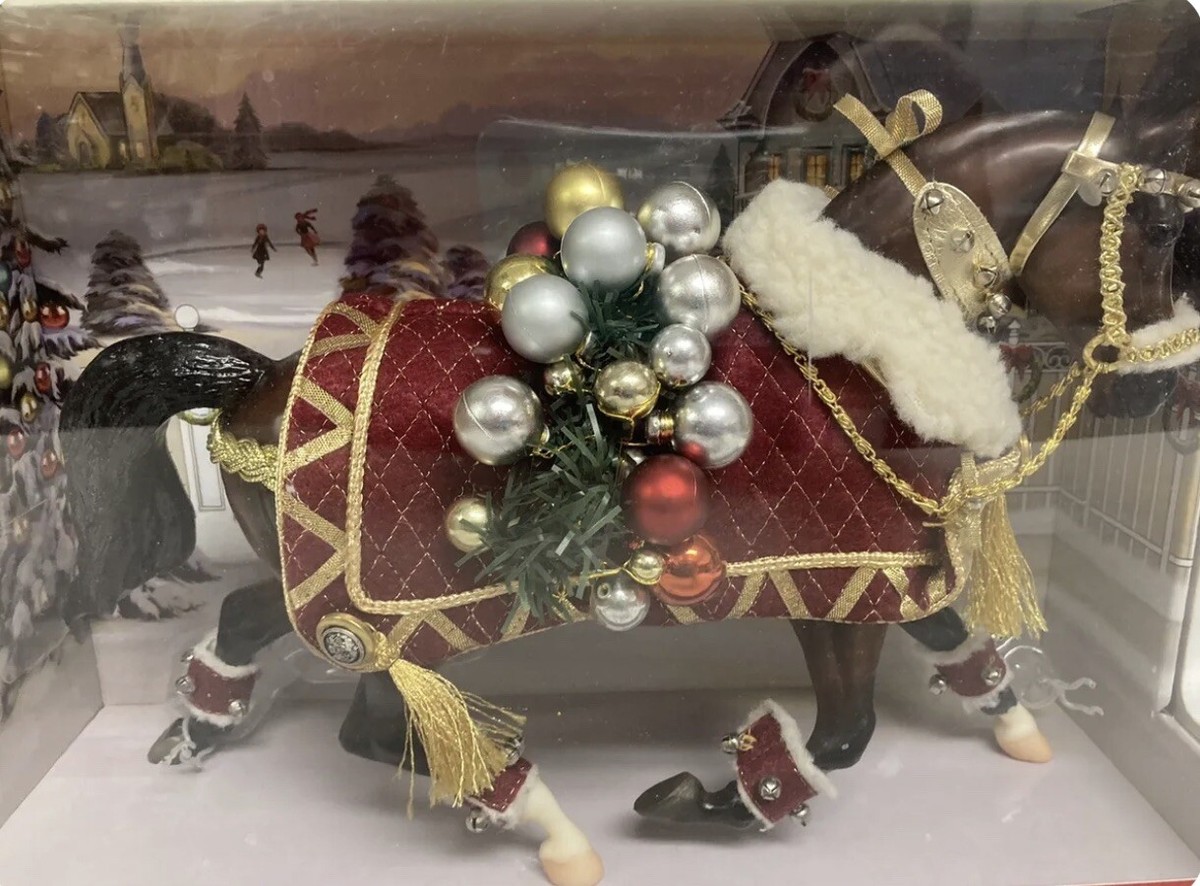 Breyer Horse 2011 Holiday Winter Belle CHRISTMAS HORSE WINTERBELLE