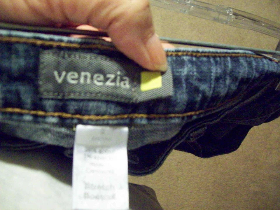 VENEZIA STRETCH BOOTCUT WOMEN'S SIZE 2 PETITE JEANS GUC - Image 3 of 3