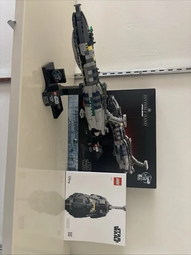 LEGO Star Wars Invisible Hand 75377 Complete Set 557 Pieces Display Stand