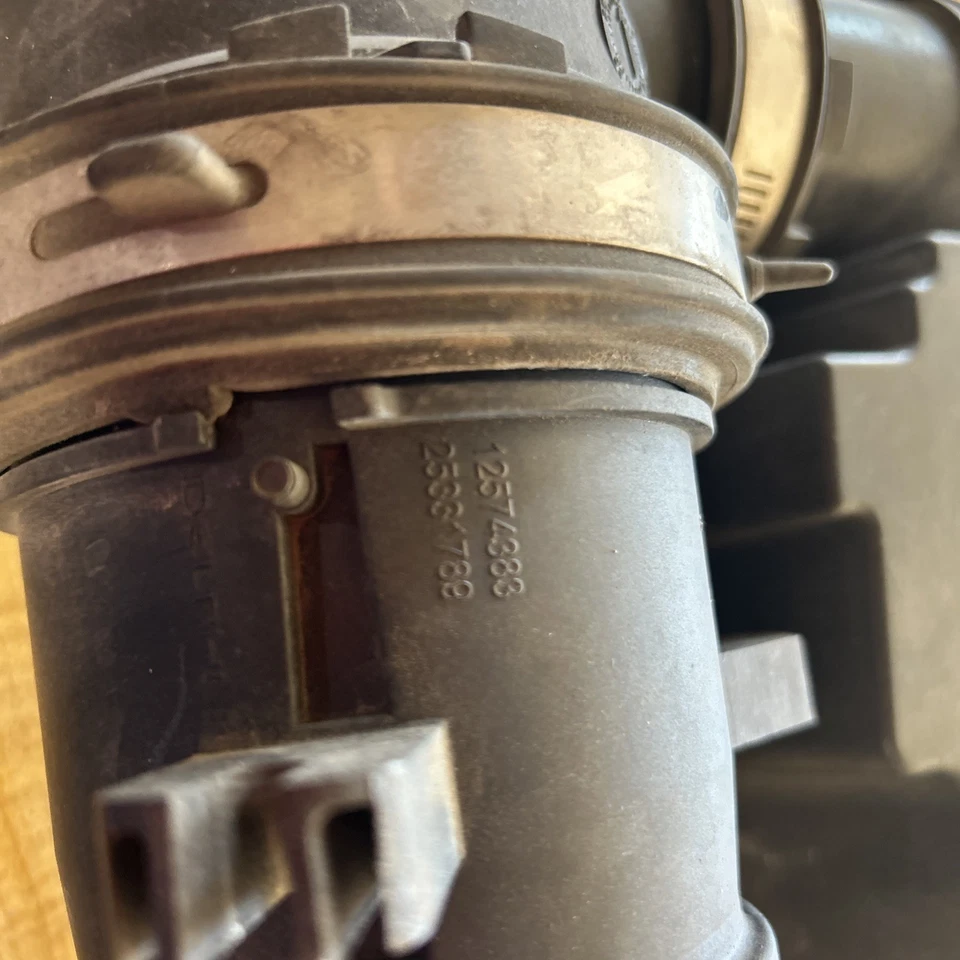 For GMC Savana 4500 2009-2015 Mass Air Flow Meter With Housing Oem 12574383 - Image 3 of 4