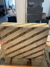 BOÎTE AVEC DES MILLIERS DE TIMBRES. MONDE ENTIER. GROS BOULOT. ÉNORME COTE. RARE