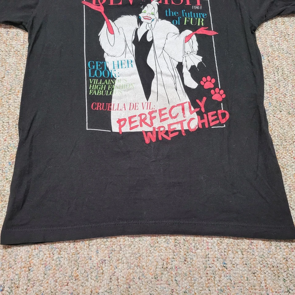 Camisa Disney Para Hombres Mediana Negra Villanos Cruella Deville 101 Dalmations Diavilish Foto 4 de 4