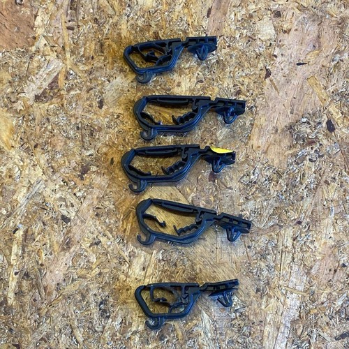 Mercedes-Benz W140 Plastic Clip For Door Wiring Loom - Picture 1 of 5