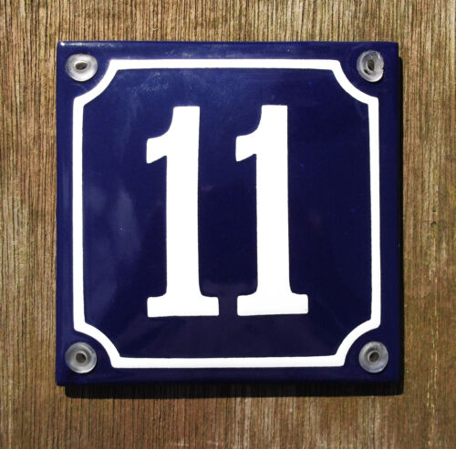 HOUSE NUMBER 11 FRENCH ENAMEL SIGN. WHITE No.11 ON A BLUE BACKGROUND. 10x10cm. - Afbeelding 1 van 1