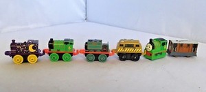 mini thomas the tank engine figures