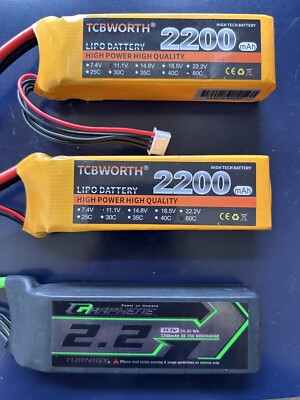 3x XT60 Akkus 1x Graphen 75C 2200 mah und 2x TCBWORTH 60C 2200 Mah