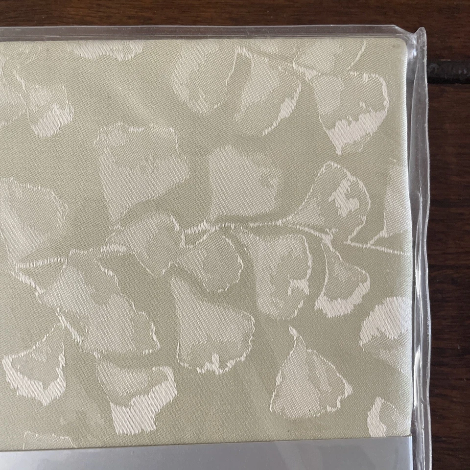 Barbara Barry Fer Canopy - Aloe Queen Almohada Falsa Foto 2 de 4