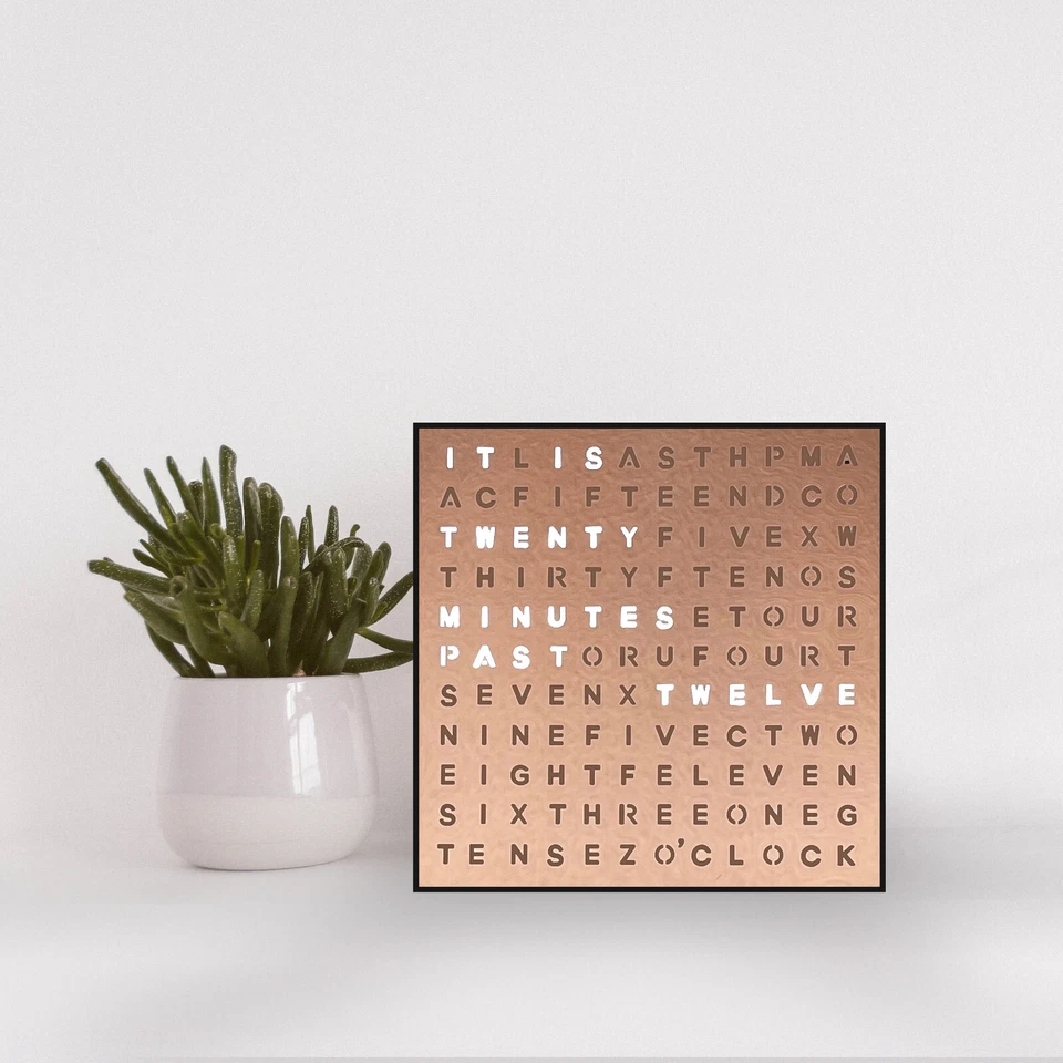 Reloj de escritorio LED Word - 7,8" X 7,8" X 2" - Alimentado por cable USB - Un artículo de regalo único Foto 3 de 4