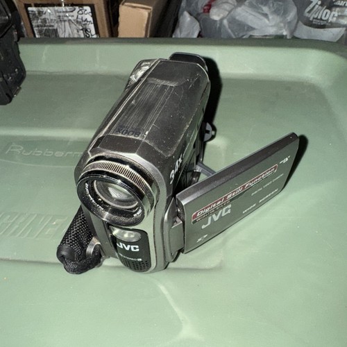 JVC Handheld Digital Video Camera Gr–D770U Still Function Wide 16:9 LCD 34X Zoom