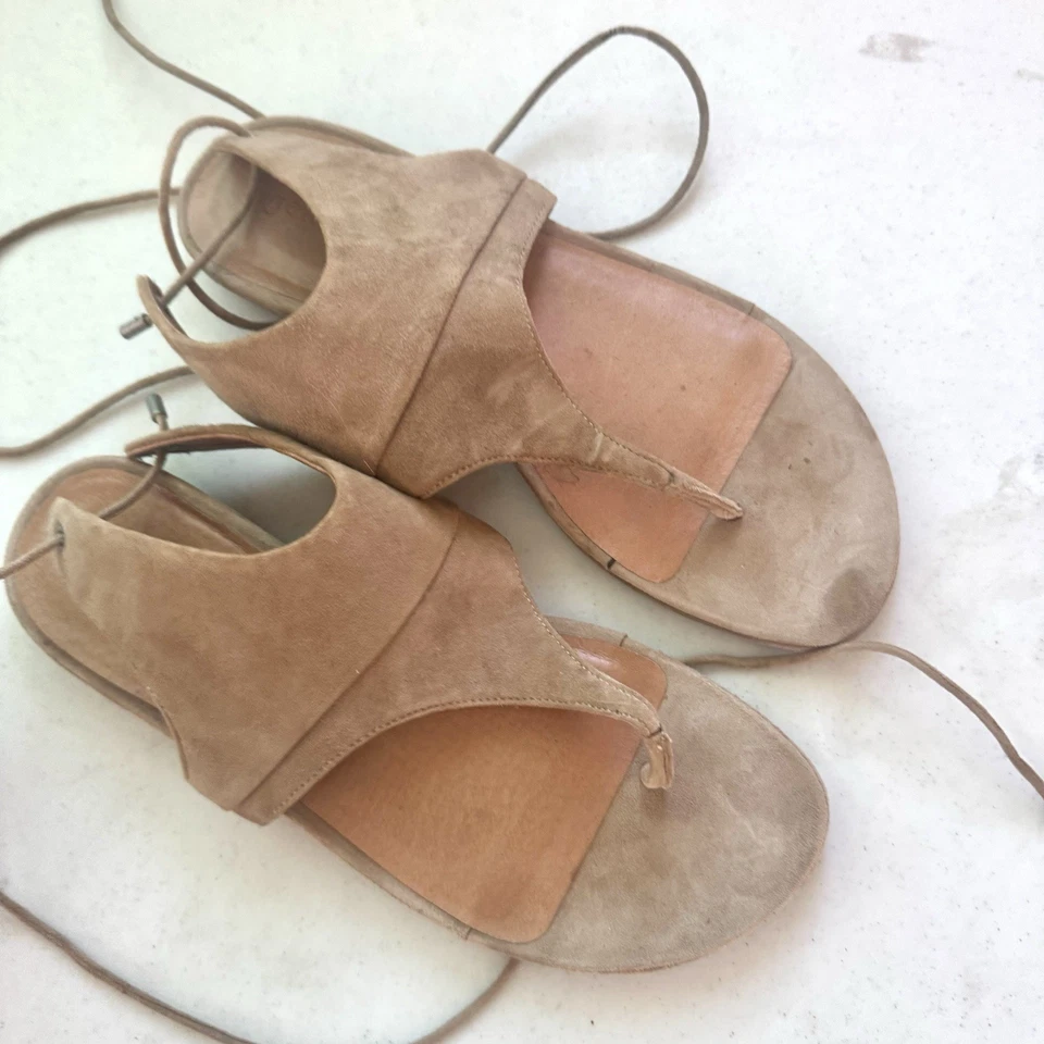 Sandalias Gentle Souls Mira de gamuza con cordones punta tanga tostadas talla 9 Foto 3 de 4