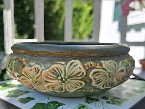 Antique Roseville Pottery Dogwood Textured Flower Bowl, #300 Rv 6.5" 1920s