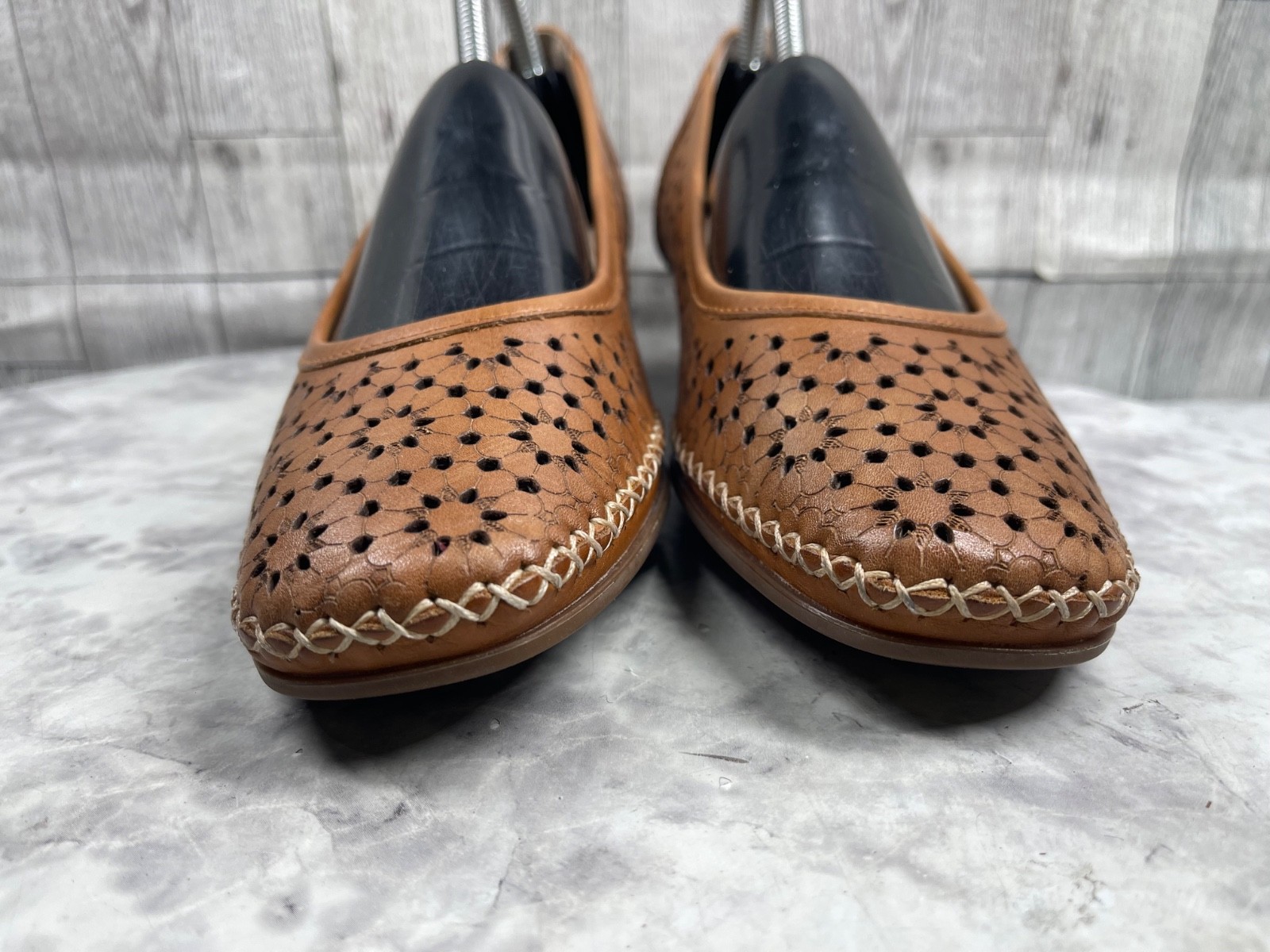 Pikolinos Gomera Low Heel Pumps Women 9.5M Shoes Brown Perforated Leather Floral image 4