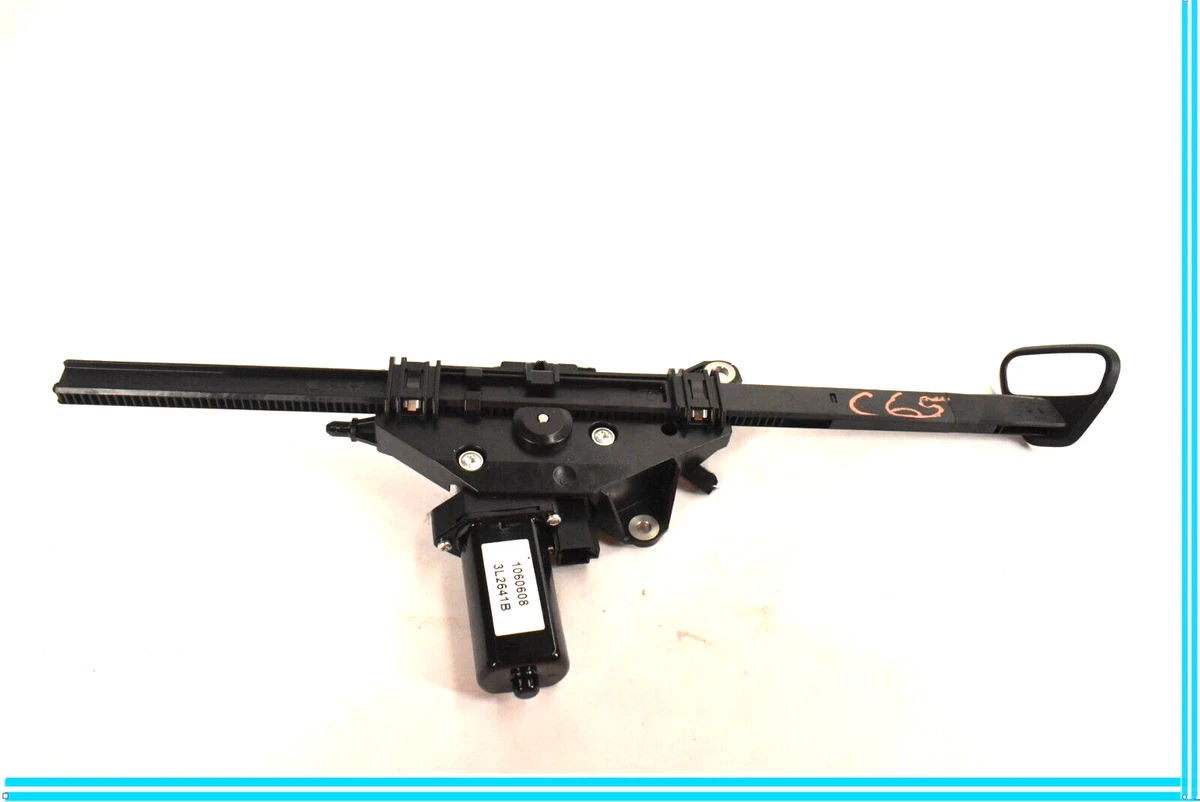 Mercedes seat belt clearance extender