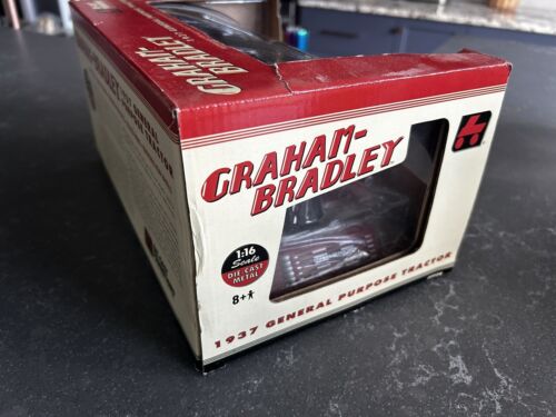 1937 Graham Bradley General Purpose tractor 1/16 Die-cast Promotions Ertl 40028 - Picture 6 of 7