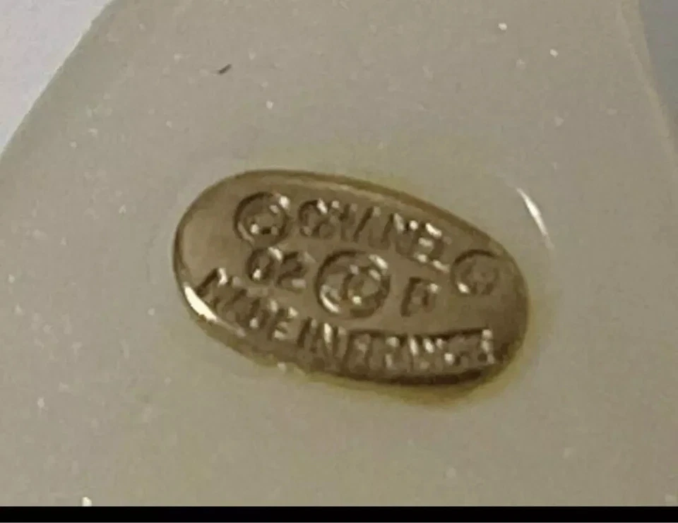 Gargantilha Chanel Camélia Marca Coco Colar Logotipo Acessórios Vintage Feminino #O1045 - Imagem 2 de 4