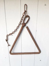 Antique Wrought Iron Western Chow Cowboy Chuck Wagon Dinner Bell Triangle 