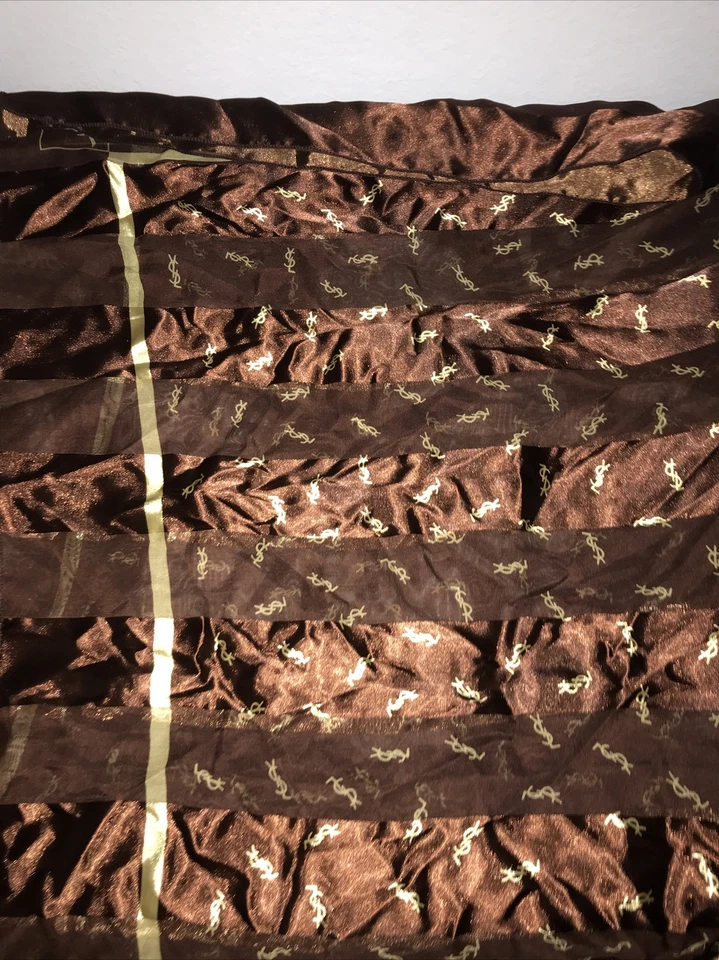 YSL Monograma Marrón 37x37 Pulgadas Mezcla de Seda Bufanda Envoltura Estampado Envoltura Foto 2 de 4