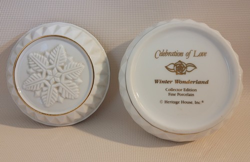 Vintage Heritage House Music Box “Winter Wonderland” Celebration of Love - Picture 4 of 7
