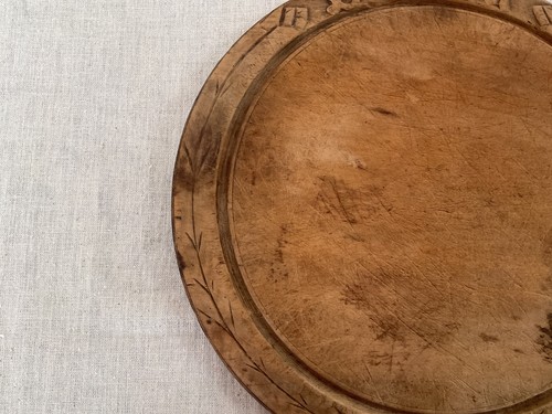 Primitive Antique Carved Wood Round Bread Cutting Board W/Wheat Accent 11” - Picture 5 of 22