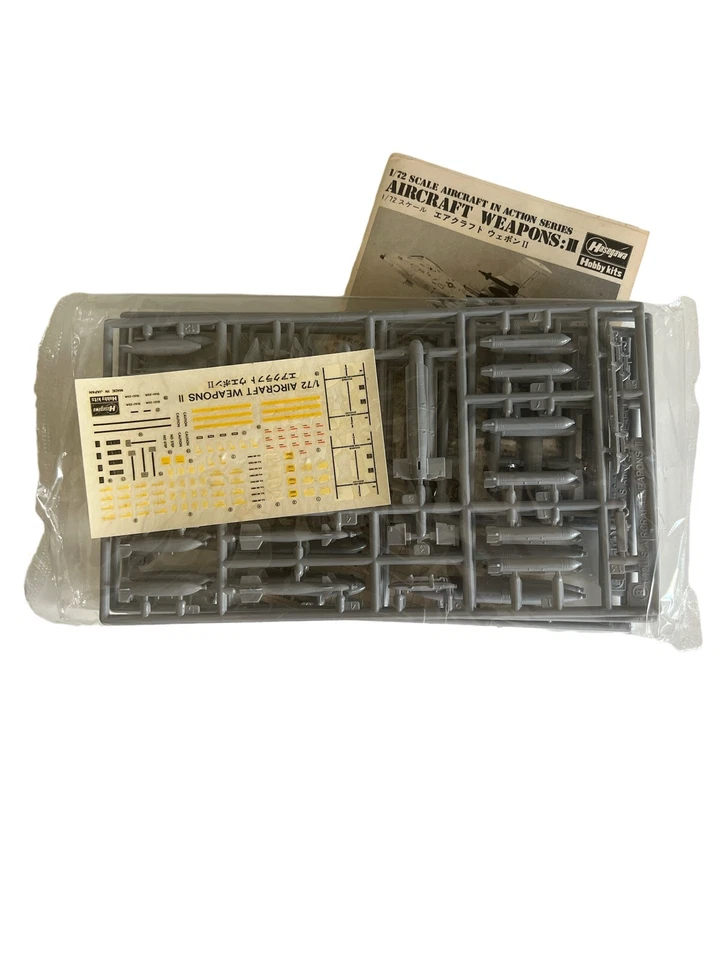modellino Hasegawa Aircraft Weapons: II U.S. Guided Bombs & Gun Pods X72-2 1:72 - Immagine 3 di 3