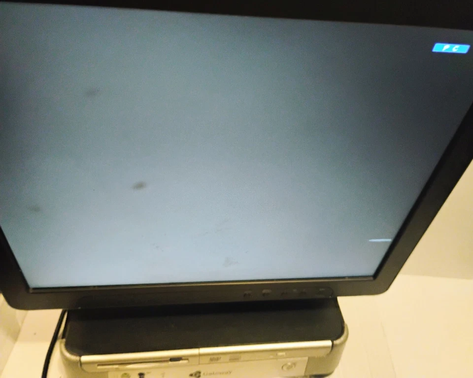 Gateway Profile 5 All In One Desktop Computer Windows XP Professional for parts - Image 4 of 4